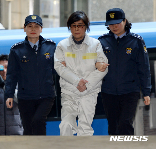 윤석열 전 대통령, 내란특검 소환에 출석 응하지 않을 시 강제구인 가능성
