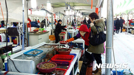 여수수산시장 임시판매장 활기