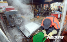 명절이 코앞인데... 썰렁한 떡 방앗간