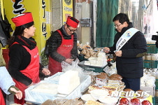 염태영 수원시장, 정자시장서 상인 애로사항 청취