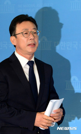 홍철호 새누리당 탈당, 바른정당 입당