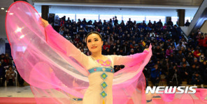 아름다운 선의 평양예술단 공연