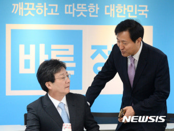 대화 나누는 유승민-오세훈