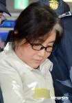 희미한 미소띈 최순실