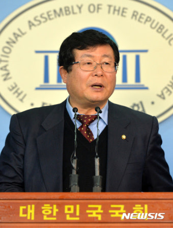 야권연대 촉구 기자회견하는 민주당 설훈 의원