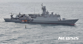 적 잠수함 탐지하는 AW-159 헬기