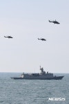 편대기동하는 해상작전헬기 AW-159