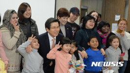 황교안 권한대행, 다문화가족지원센터 방문
