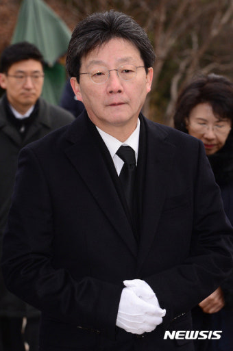 묘소 참배 마친 유승민 의원