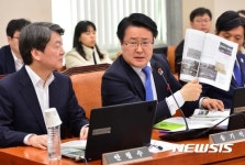 질의하는 교육문화체육관광위원회 국민의당 송기석 간사