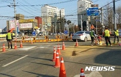 남양평IC 진입 전 교차로에 이동식 회전교차로 설치