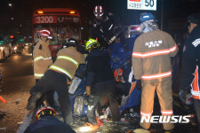 동대문 시조사 삼거리 교통사고