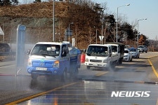 보은 25번 국도에 설치된 차량 소독소