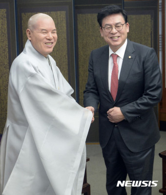 자승 총무원장 예방한 자유한국당 정우택 원내대표