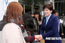 강은희 장관, 금천구 학교밖청소년지원센터 방문