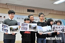 졸업 축하해…울산 연암초교 교사들의 합창
