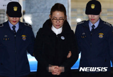 특검 소환된 박채윤 와이제이콥스메디칼 대표