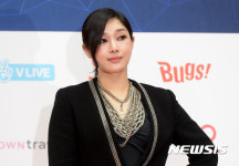 포즈 취하느 배우 선우선
