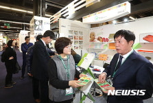 정찬민 용인시장 유럽 박람회 참가 기업 격려