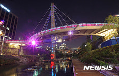 두 물길 만나는 청계천…청혼의 벽에서 프로포즈 하세요