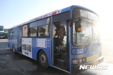 버스화재 대응 훈련하는 강동소방서 대원들