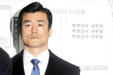 특검 출석하는 이영선 청와대 행정관