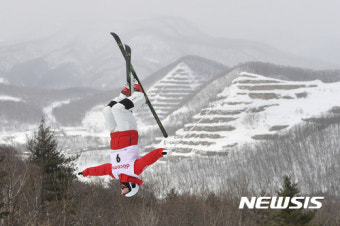 삿포로 설원 솟구치는 금메달 리스트