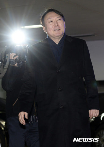 출근하는 윤석열 특검 수사팀장
