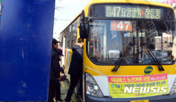 바뀐 노선 안내판 없는 광주 시내버스 정류장