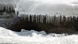 봄소식을 알리는 내린천 계곡
