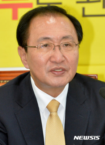 노회찬 원내대표, 황 권한대행 탄핵 추진