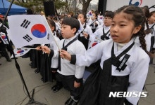 합창하는 어린이들