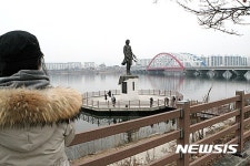 소양강 처녀상과 소양2교