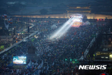 [종합]삼일절 빗속의 30만 촛불…탄핵기각시 강력 항의행동