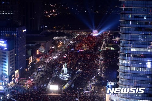 15일 세 과시로 인한 윤석열 대통령 탄핵 찬반 집회, 긴장감 고조