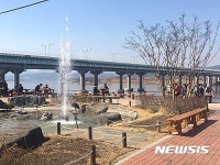 관광객들로 붐비는 사문진나루터