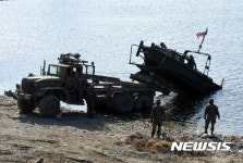부교 설치 훈련을 마친 한국