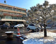 익산시청 청사에 내려 앉은 눈