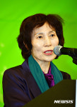 인사말하는 이윤영여사