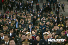 중 전인대, 여성 의원 늘이고 공산당원 줄일 방침