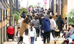 '롯데몰 은평', 오픈 100일 만에 500만명 다녀가…'키즈테인먼트' 전략 주효