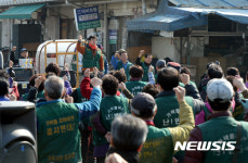 가락몰 이전 거부하는 청과직판 상인들