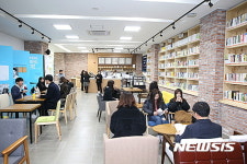 경남도교육청 제2청사 1층 북카페 지혜의 숲
