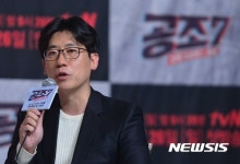 질문에 답하는 전성호 PD
