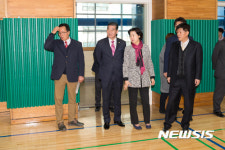 김수영 구청장, 리모델링 신월문화체육센터 방문