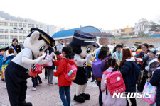 포돌이·포순이와 하이파이브