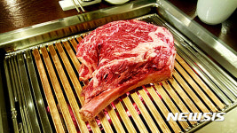 [김정환의 맛볼까]120일 건조숙성 2등급 한우 암소 고기…상암동 서동한우
