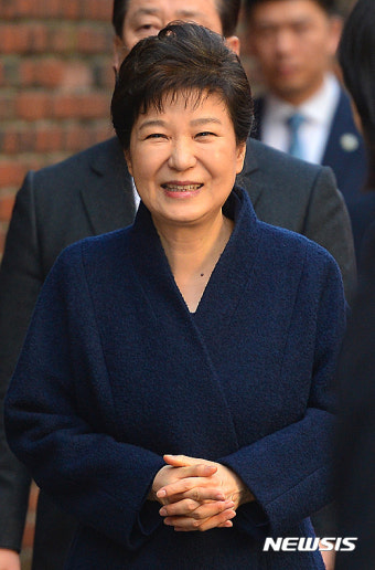 조사 마치고 귀가하는 박 전 대통령