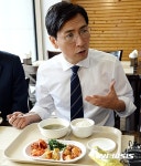 전북대 구내식당에서 식사하는 안희정 충남지사