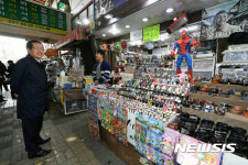 부산 국제시장 찾은 홍준표